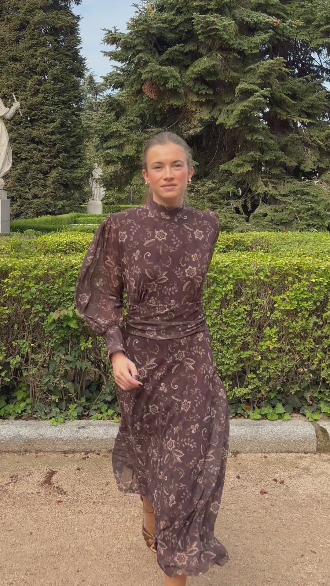Vestido-invitada-otoño-chocolate-cloute